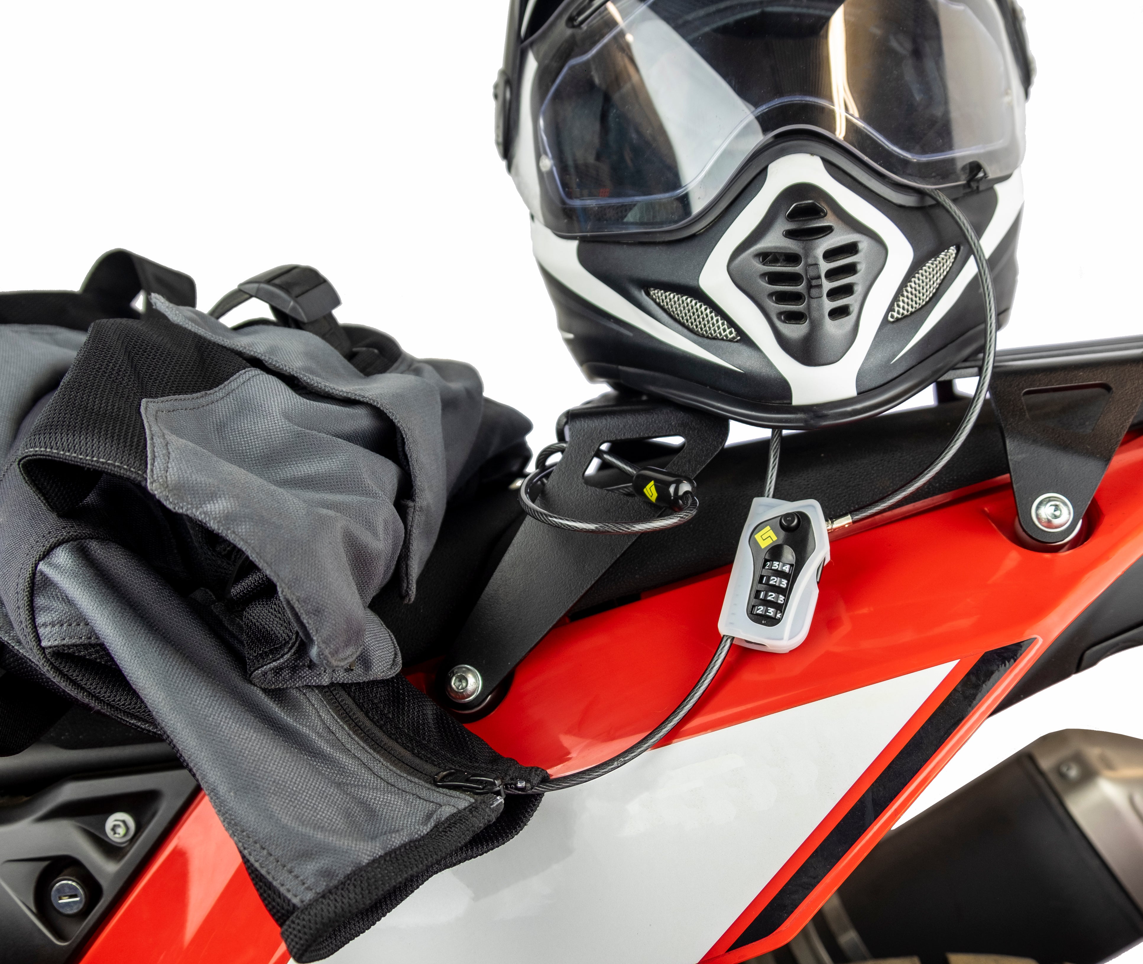 Helmet_JacketLockedToBikeI_580